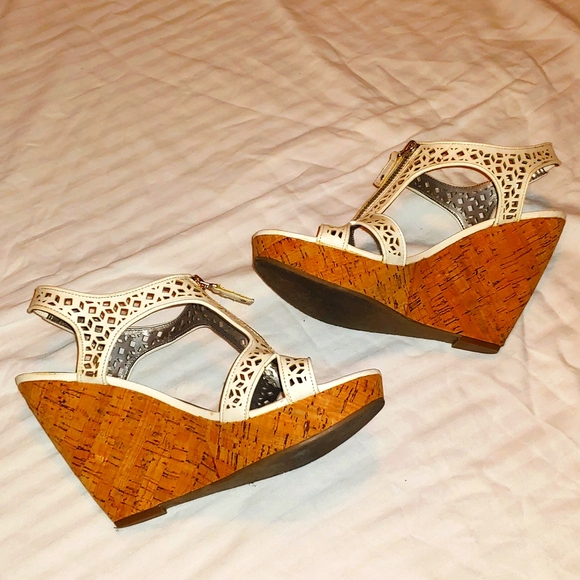 CARLOS WEDGES * 9.5 * WHITE/TAN * 5" HEEL - Picture 6 of 10